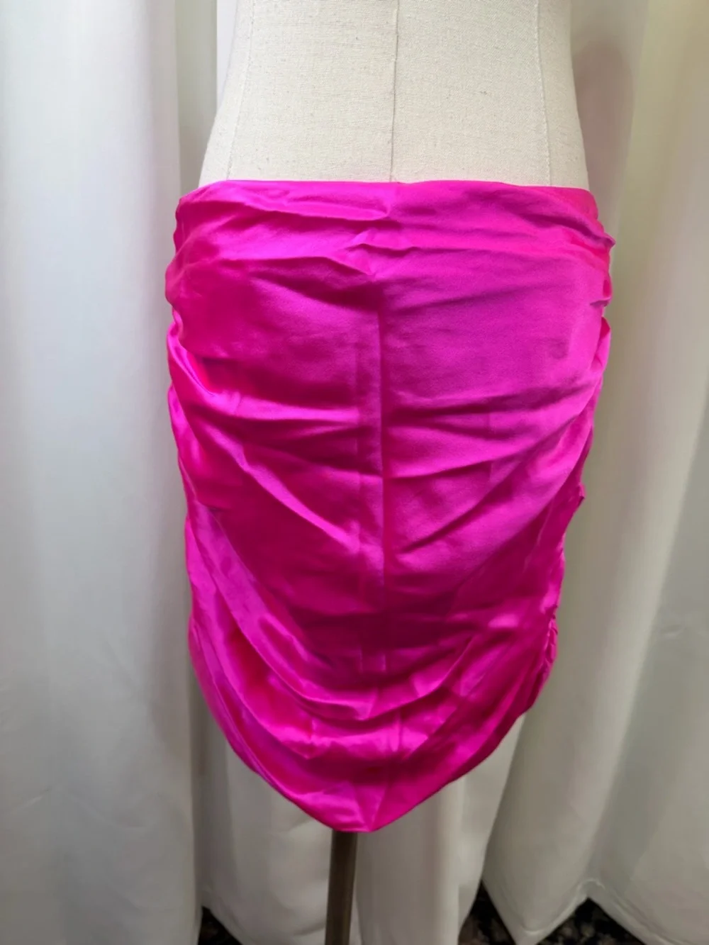 NWT Michelle Mason ‘Ruched Silk-Satin Mini Skirt’ in “Bright Pink” Size 8
